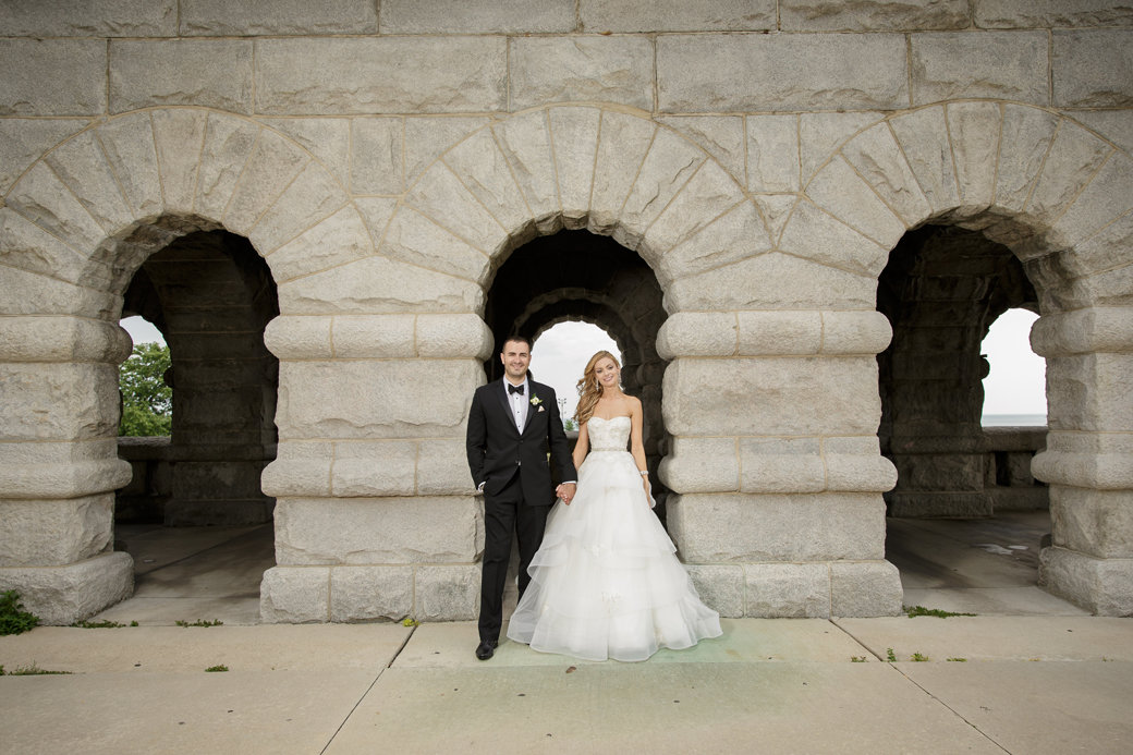 Wedding Photos | Monique Lhuillier Bridal Gown | Cafe Brauer | Chicago Wedding | Bubbly Moments