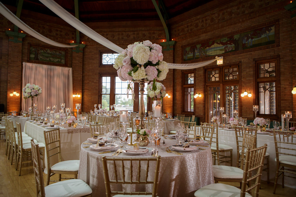 Stunning Blush, Gold, Rose Gold Wedding | Cafe Brauer | Chicago Wedding | Bubbly Moments