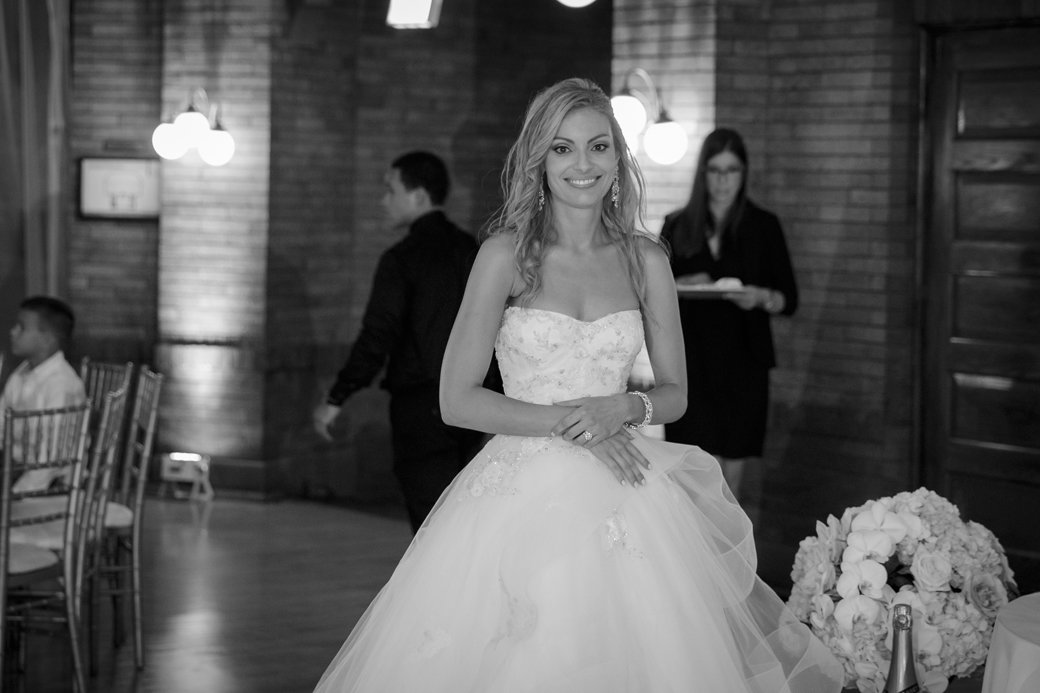 Monique Lhuillier Wedding Gown | Cafe Brauer | Chicago Wedding | Bubbly Moments
