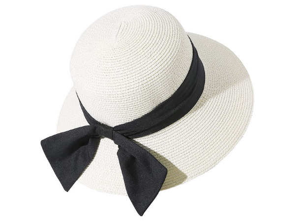 Vacation Mode | What to Pack for Your Next Warm-Weather Getaway | In-Flight Necessities | Travel Pack List | Bubbly Moments